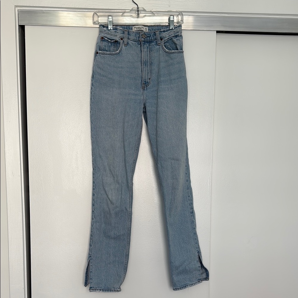 Abercrombie 90s Straight Ultra High Rise Light Blue Jean, 25/0